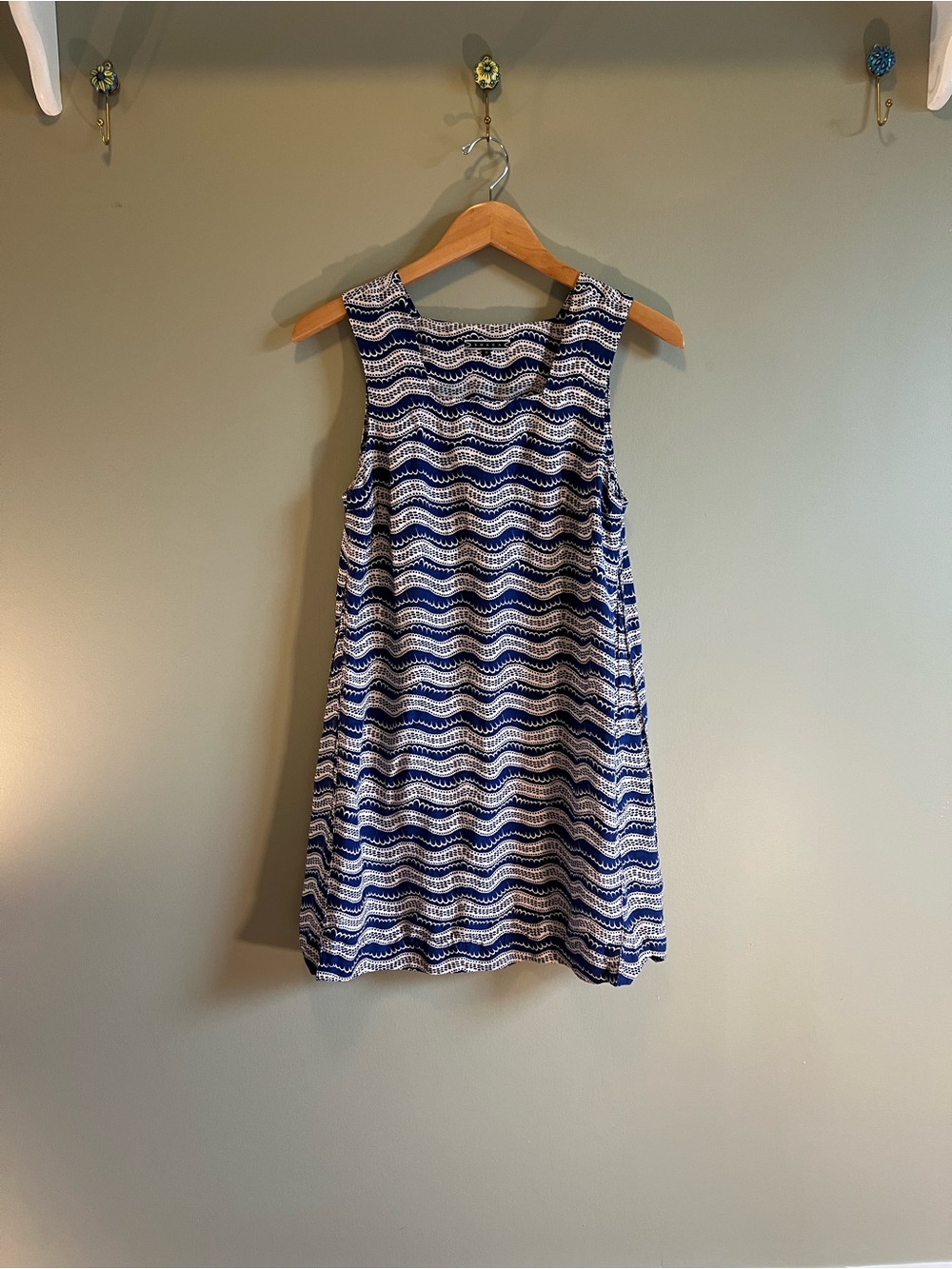 Tocca | Blue‎ and White Wave Pattern Sleeveless Dress